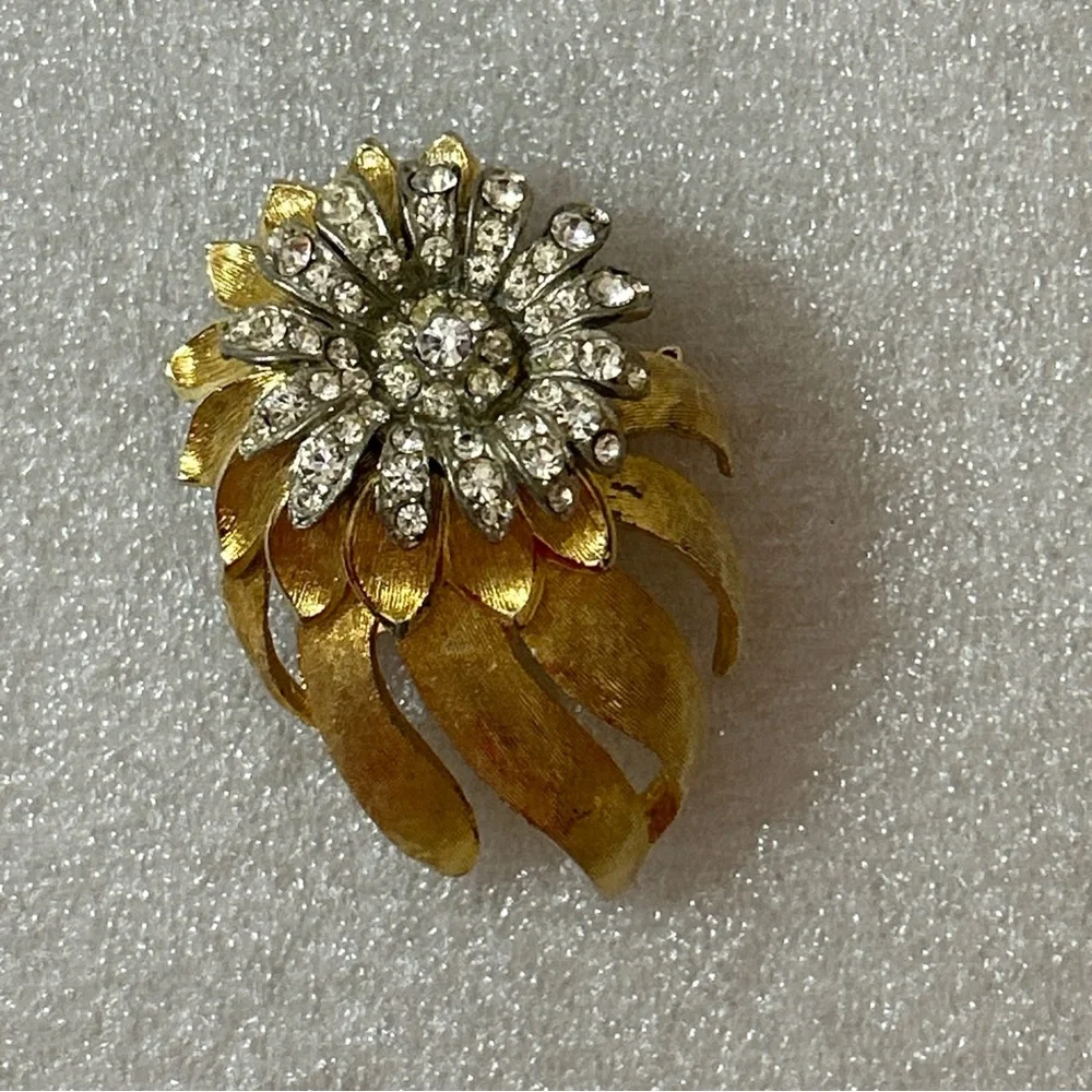 N/A brooch vintage used